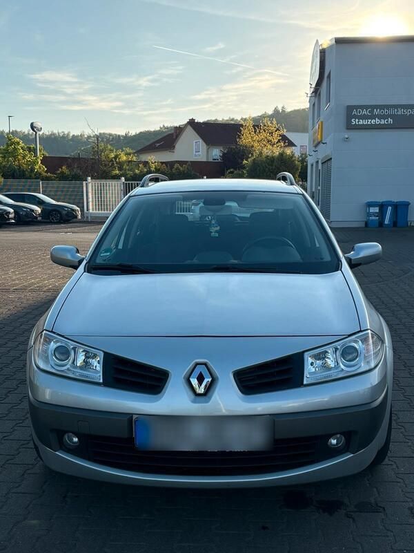 Grau Gebraucht 2006 Renault Mégane GrandTour Kombi | 3.200 € (Etwas zu teuer) - Bild 1/4