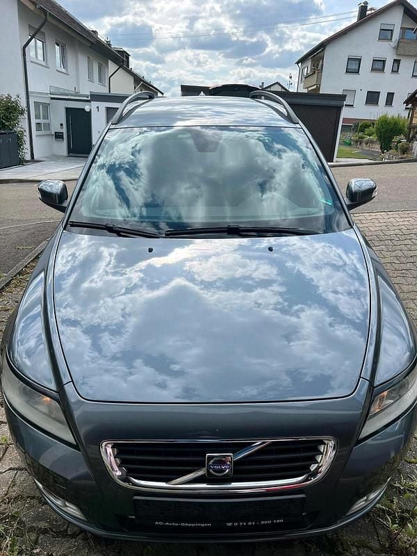 Grau Gebraucht 2025 Volvo V50 Kombi | 4.800 € (Guter Preis) - Bild 1/4