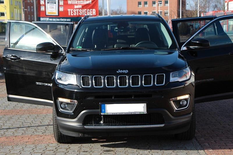 Schwarz Gebraucht 2018 Jeep Compass Trailhawk SUV | 16.000 € (Fairer Preis) - Bild 1/4
