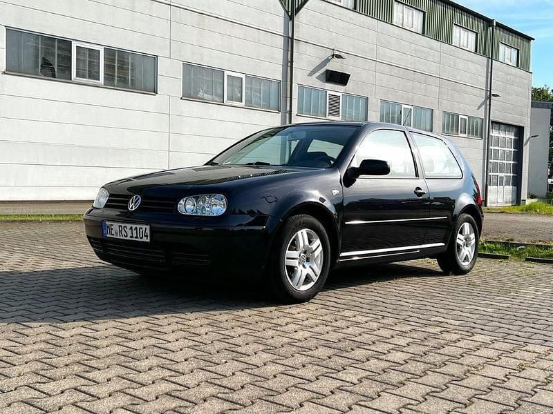 Schwarz Gebraucht 2001 VW Golf IV Highline Limousine | 2.000 € (Guter Preis) - Bild 1/4