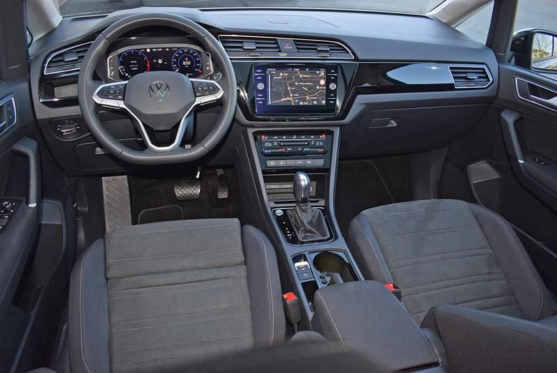 Gebraucht VW Touran Highline 150 PS (110 kW) 2025 Grau Van / Kleinbus