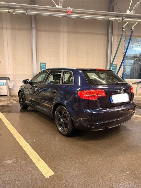 Second-hand Audi A3 Attraction 105 CP (77 kW) 2012 Albastru Hatchback