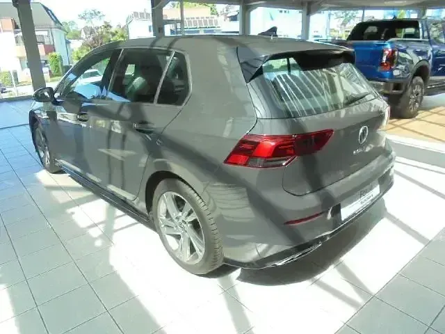 Gebraucht VW Golf VIII R-line 131 PS (96 kW) 2024 Uranograu Limousine