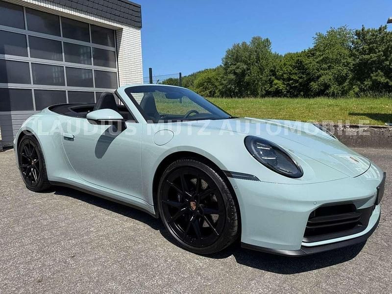 Gebraucht Porsche 992 394 PS (289 kW) 2025 Shadegreen metallic Cabrio