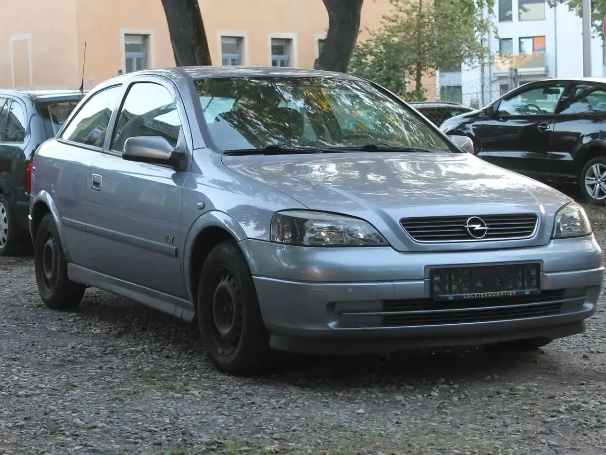 Gebraucht Opel Astra Njoy 103 PS (75 kW) 2003 Silber Limousine