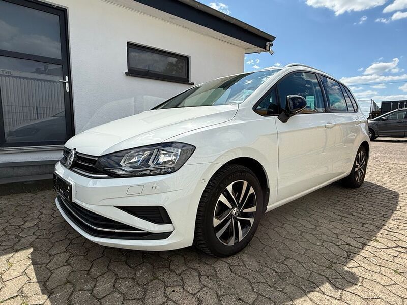 Weiß Gebraucht 2019 VW Golf VII IQ Drive Limousine | 17.300 € (Fairer Preis) - Bild 1/4