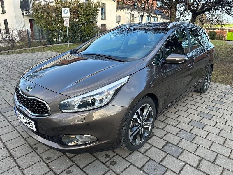 Gebraucht Kia Ceed Sportswagon Spirit 128 PS (94 kW) 2012 Braun Kombi