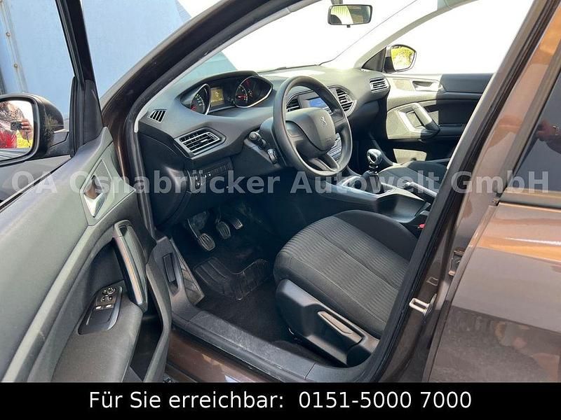 Gebraucht Peugeot 308 Access 131 PS (96 kW) 2015 Braun Limousine