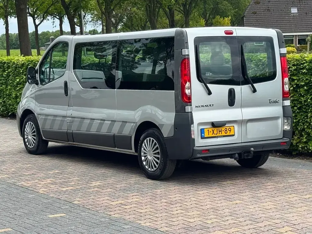 Gebraucht Renault Trafic 90 PS (66 kW) 2014 Grau Van / Kleinbus