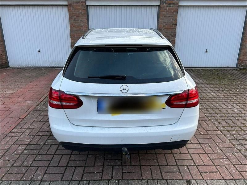 Gebraucht Mercedes C180 156 PS (114 kW) 2018 Weiß Kombi