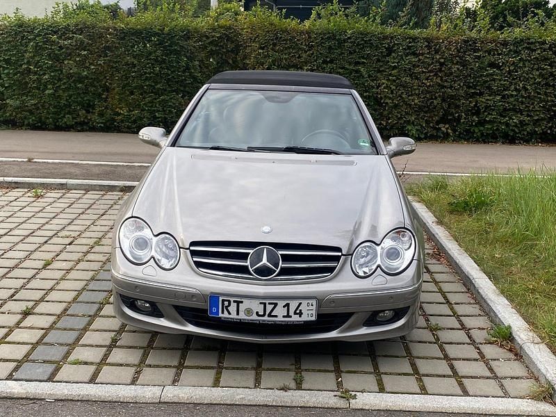 Silber Gebraucht 2008 Mercedes CLK350 Avantgarde Cabrio | 12.900 € - Bild 1/4