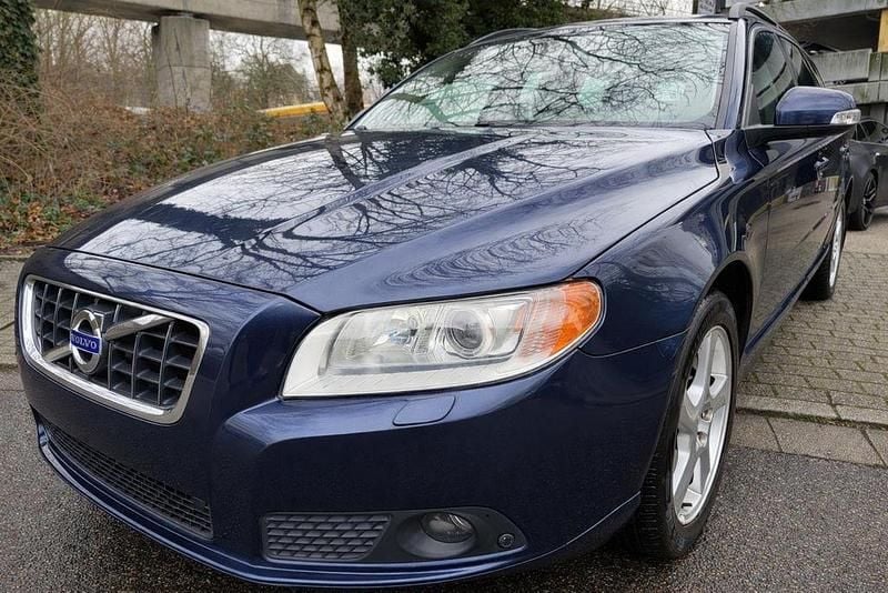 Gebraucht Volvo V70 Momentum 163 PS (119 kW) 2011 Blau Kombi