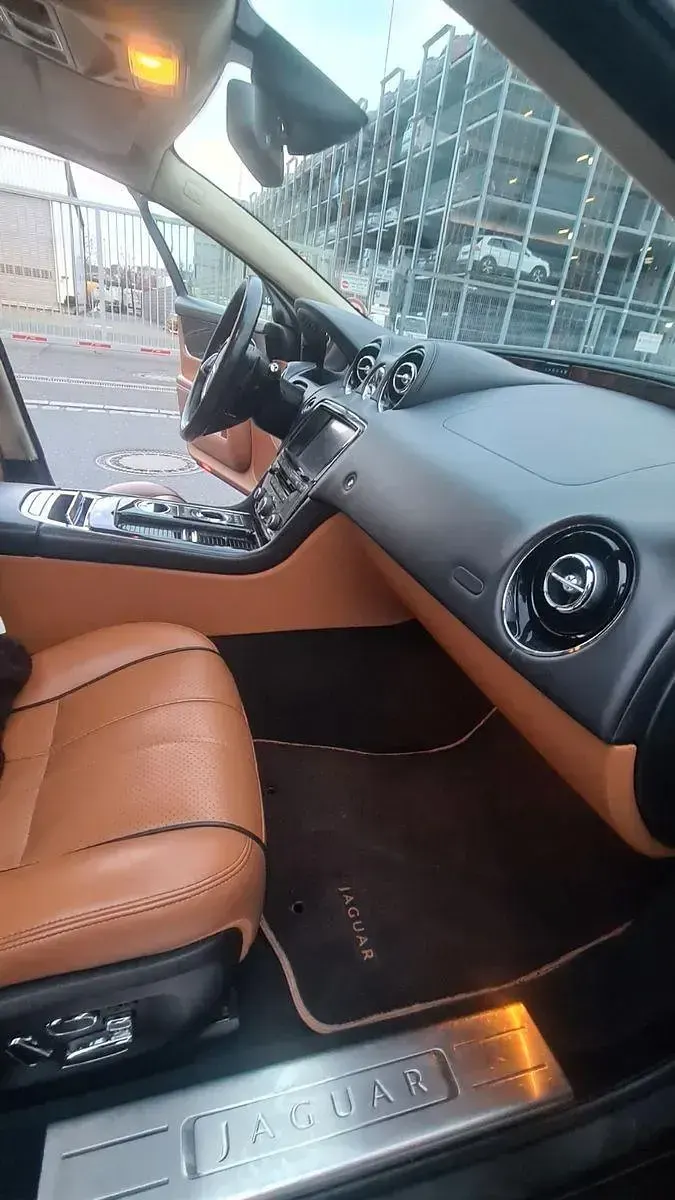 Gebraucht Jaguar XJ Premium Luxury 275 PS (202 kW) 2011 Braun Limousine
