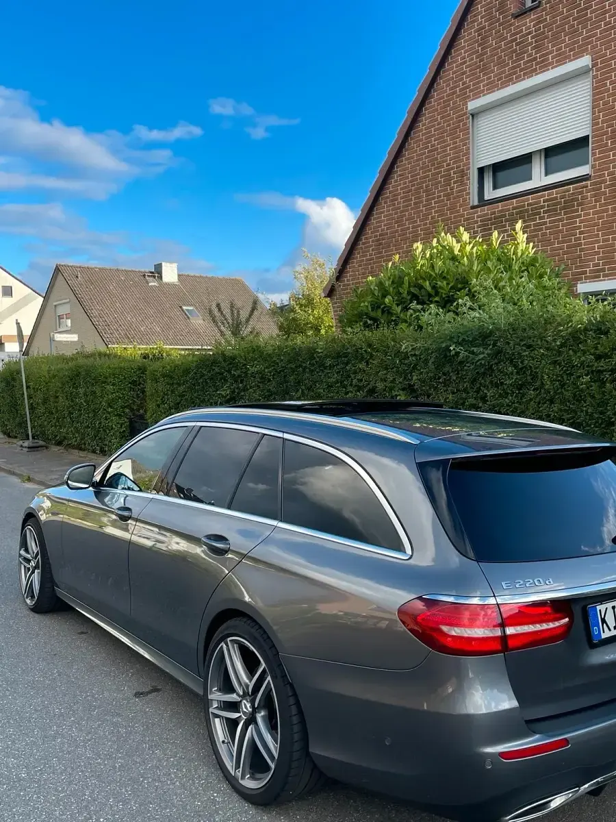 Gebraucht Mercedes E220 AMG 194 PS (142 kW) 2017 Grau Kombi
