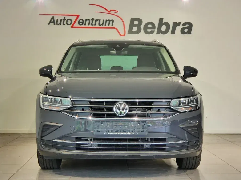 Gebraucht VW Tiguan Move 150 PS (110 kW) 2023 Uranograu/cinza urano SUV
