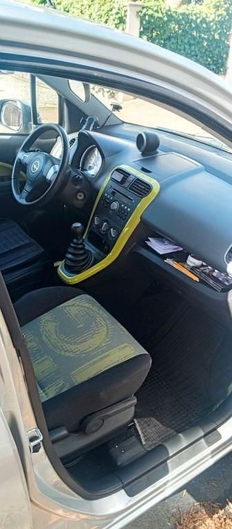 Gebraucht Opel Agila Edition 94 PS (69 kW) 2011 Silber Kleinwagen