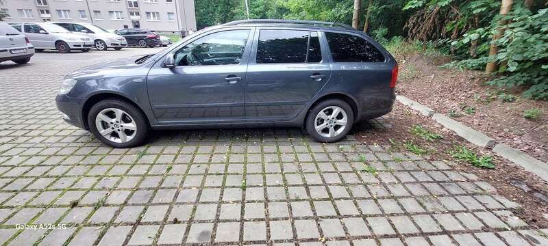 Andere außenfarben Gebraucht 2011 Skoda Octavia Family Kombi | 5.400 € (Fairer Preis) - Bild 1/4