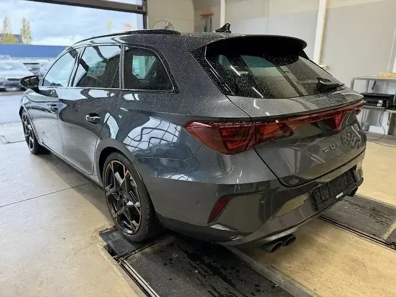 Gebraucht Cupra Leon VZ 333 PS (244 kW) 2025 Grau Kombi