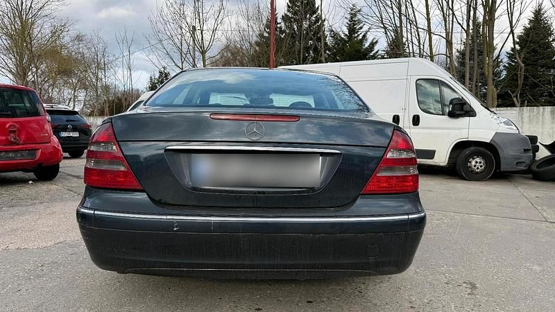 Gebraucht Mercedes E220 150 PS (110 kW) 2002 Schwarz Kombi