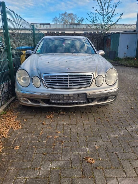 Gebraucht Mercedes E220 150 PS (110 kW) 2003 Silber Limousine