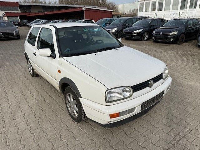 Gebraucht VW Golf III 75 PS (55 kW) 1995 Weiß Kleinwagen