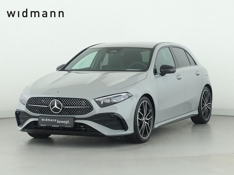 Manufaktur lack manufaktur alpingrau uni Gebraucht 2025 Mercedes A200 Night Limousine | 51.533 € - Bild 1/4