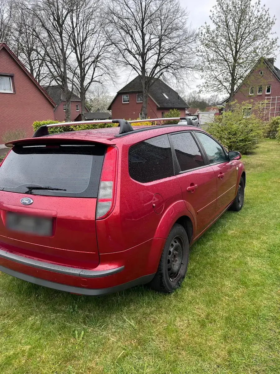 Gebraucht Ford Focus 101 PS (74 kW) 2007 Rot Kombi