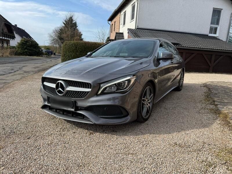 Grau Gebraucht 2018 Mercedes CLA180 AMG Limousine | 16.900 € - Bild 1/4