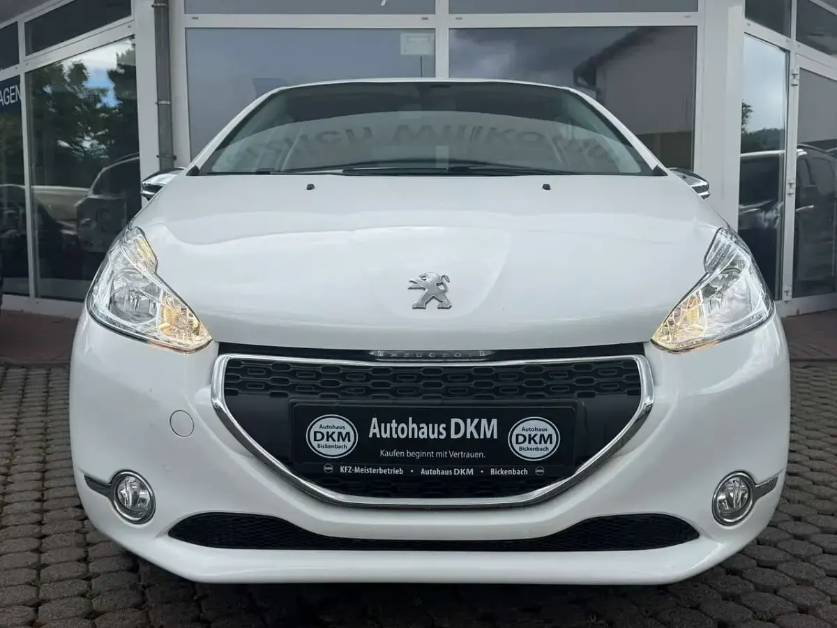 Gebraucht Peugeot 208 82 PS (60 kW) 2013 Weiß Kleinwagen