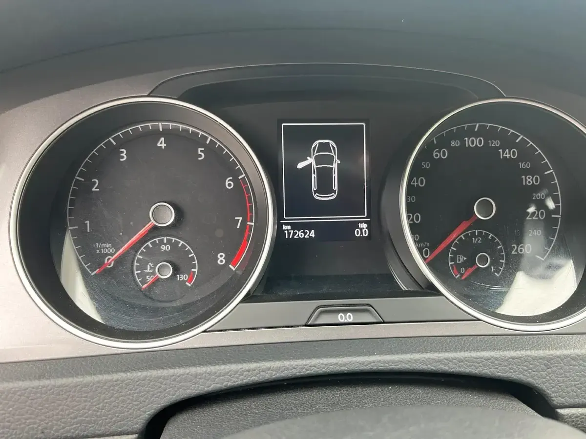 Gebraucht VW Golf VII LOUNGE 125 PS (91 kW) 2015 Grau Limousine