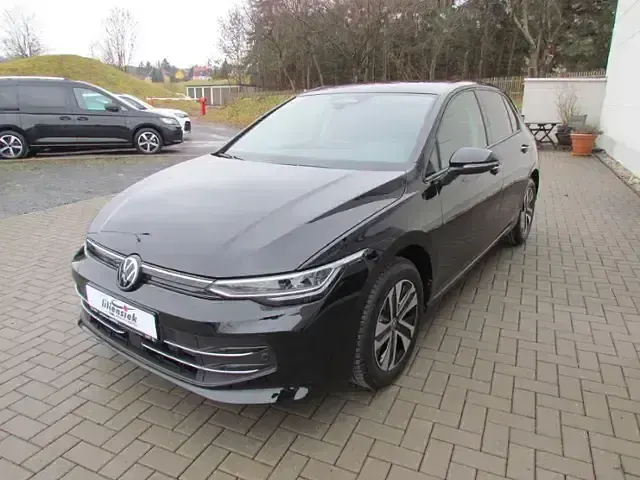 Używany VW Golf VIII 150 KM (110 kW) 2026 Czarny Sedan/Limuzyna