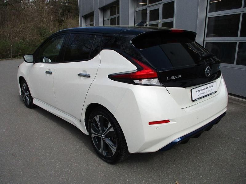 Gebraucht Nissan Leaf Tekna 110 kW (150 PS) 2021 Weiß Kleinwagen
