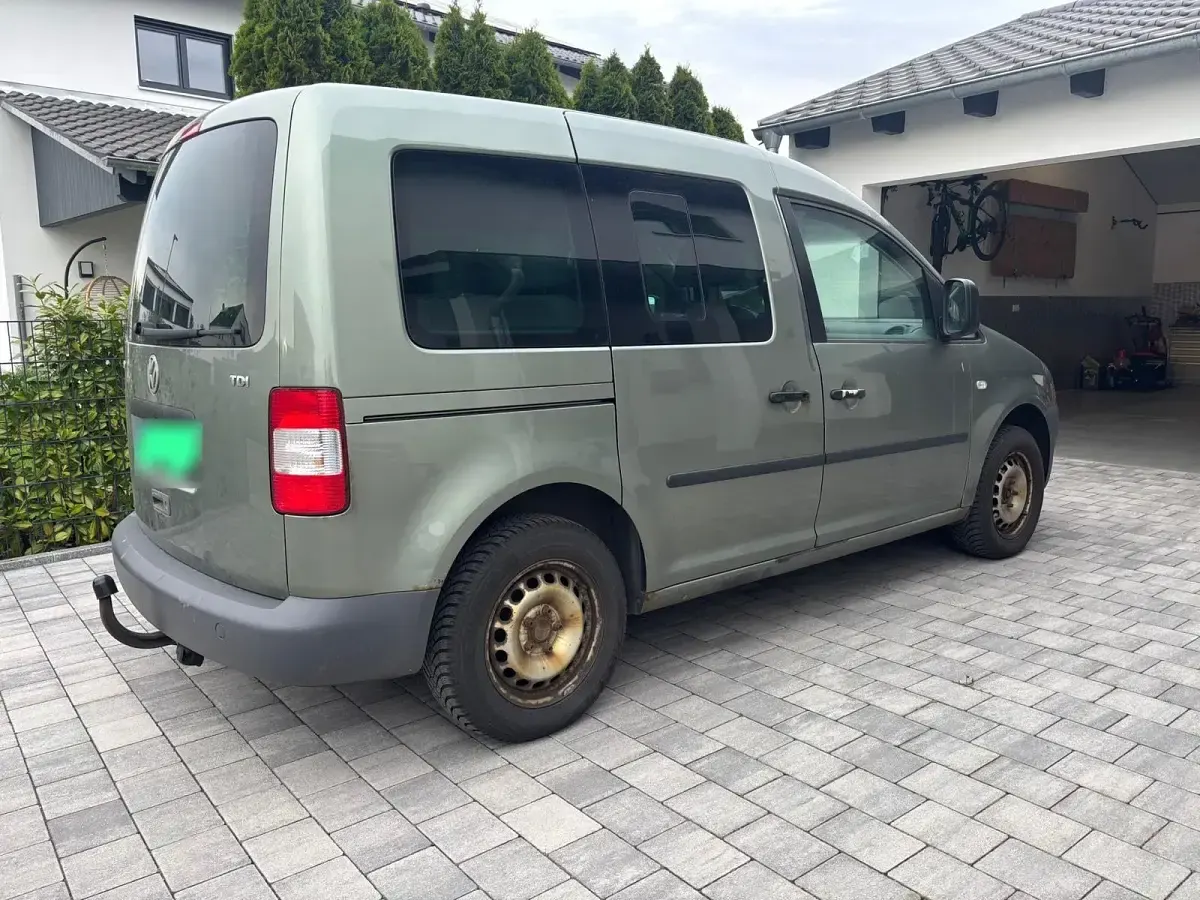 Używany VW Caddy 104 KM (76 kW) 2004 Zielony Minivan