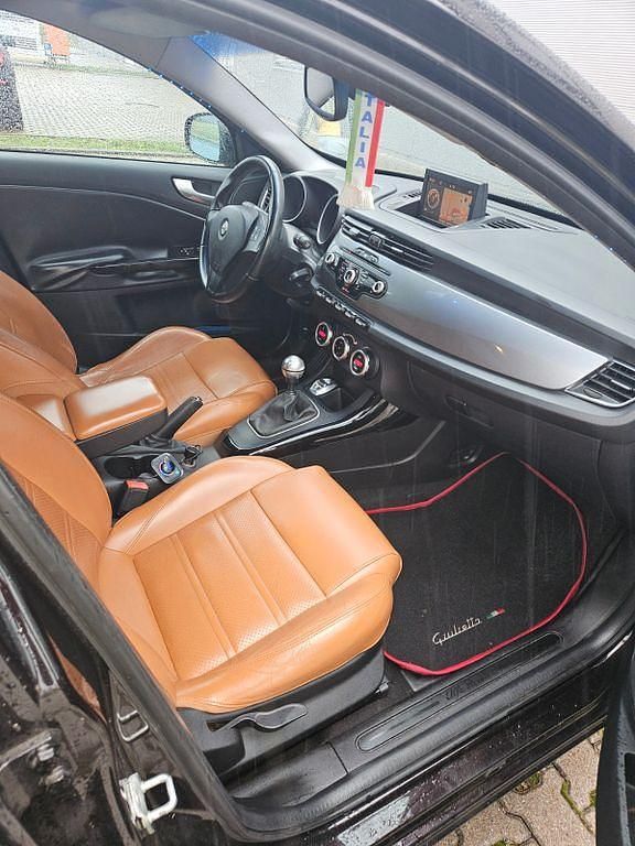 Schwarz Gebraucht 2011 Alfa Romeo Giulietta Limousine | 5.800 € (Fairer Preis) - Bild 1/4
