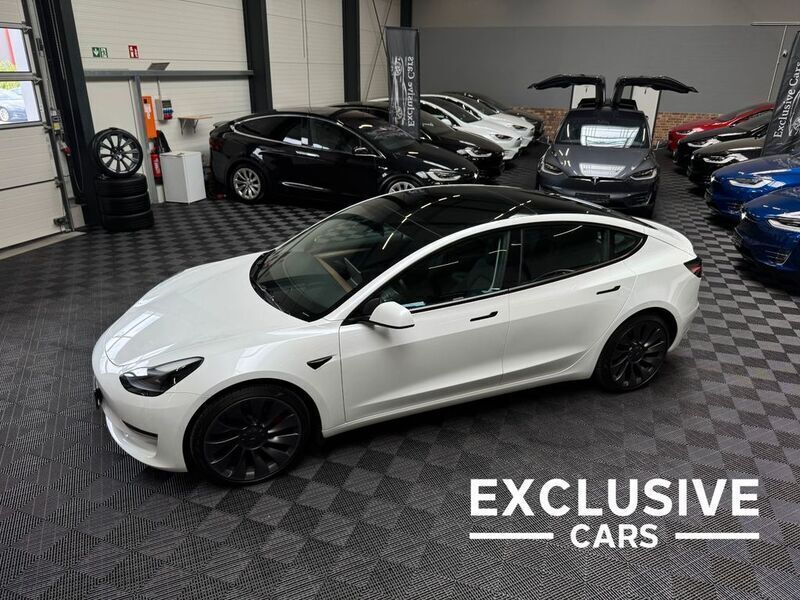 Weiß Gebraucht 2022 Tesla Model 3 Performance Limousine | 35.750 € (Etwas zu teuer) - Bild 1/4
