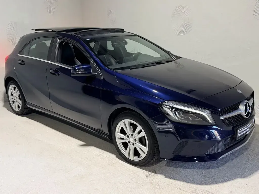 Gebraucht Mercedes A180 109 PS (80 kW) 2016 Blau Kleinwagen