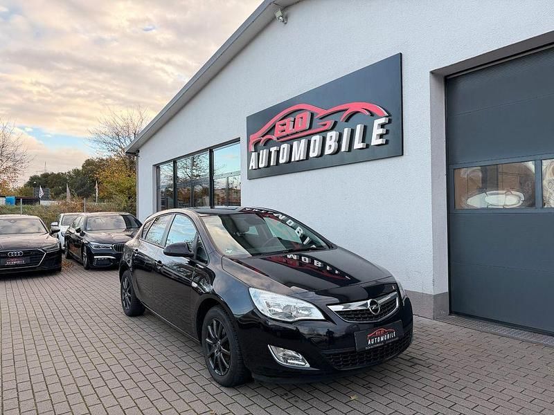 Schwarz Gebraucht 2011 Opel Astra Design Edition Limousine | 4.700 € (Fairer Preis) - Bild 1/4