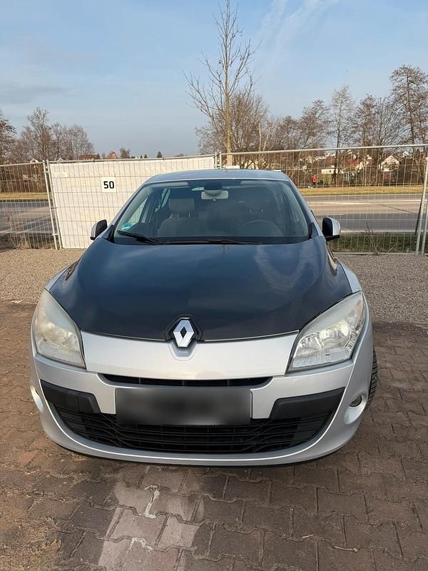 Gebraucht Renault Mégane 113 PS (83 kW) 2009 Silber Limousine