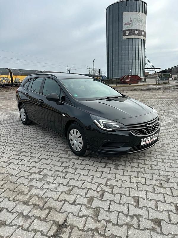 Gebraucht Opel Astra 95 PS (69 kW) 2016 Schwarz Kombi