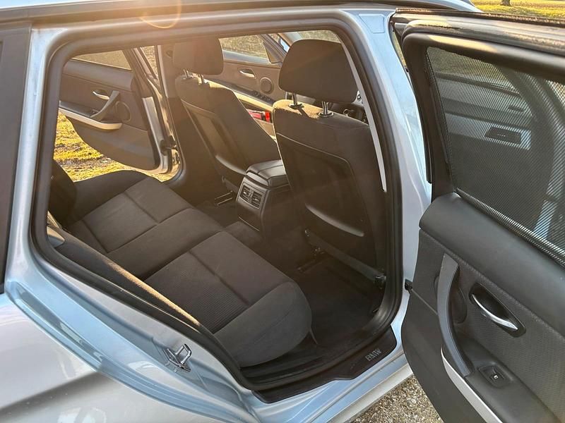 Gebraucht BMW 318 143 PS (105 kW) 2010 Grau Kombi