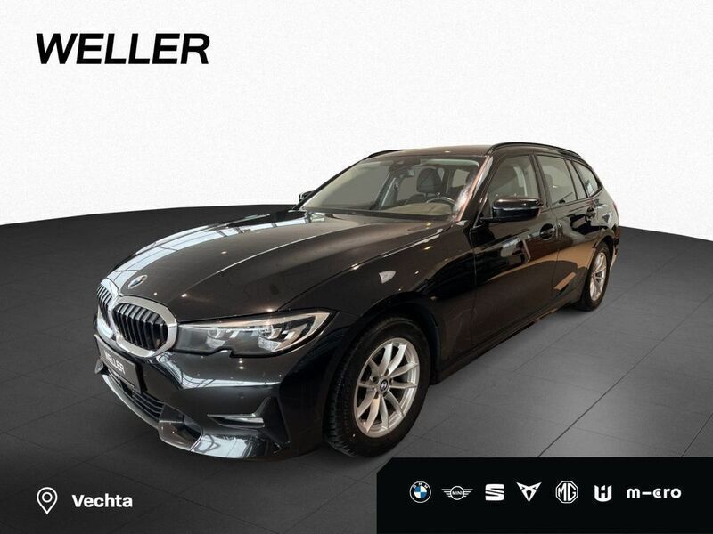 Black sapphire (schwarz) Gebraucht 2021 BMW 320 Shadowline Kombi | 27.950 € (Fairer Preis) - Bild 1/4