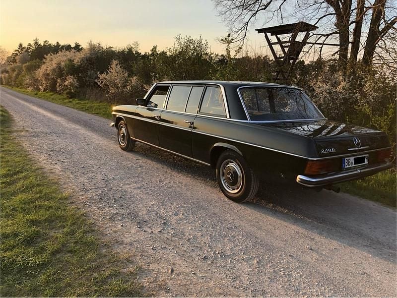 Grün Gebraucht 1975 Mercedes W115 Limousine | 10.000 € - Bild 1/4