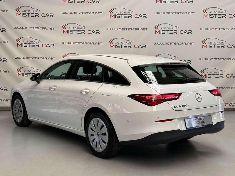 Gebraucht Mercedes CLA180 116 PS (85 kW) 2023 Polarweiss Limousine
