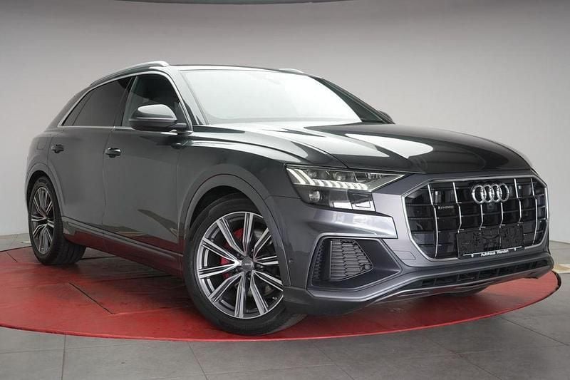 Grau Gebraucht 2019 Audi Q8 S-Line SUV | 53.990 € (Guter Preis) - Bild 1/4