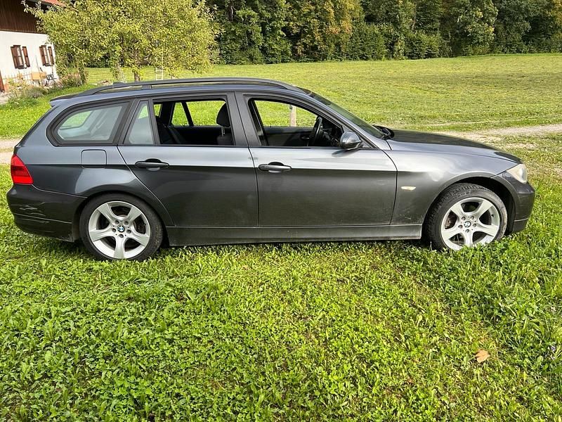 Grau Gebraucht 2006 BMW 320 Kombi | 2.200 € (Superpreis) - Bild 1/4