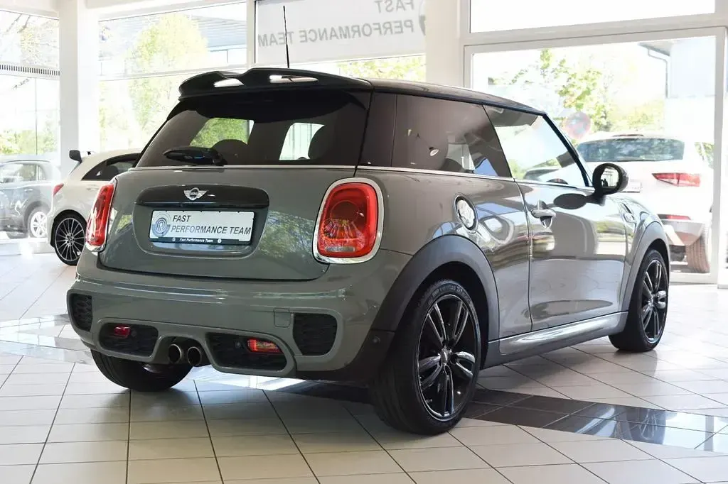 Usado Mini Cooper 192 HP (141 kW) 2018 Cinzento Citadino
