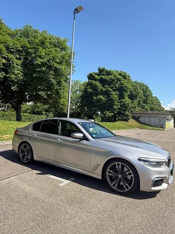 Gebraucht BMW M550 Performance 400 PS (294 kW) 2018 Silber Limousine