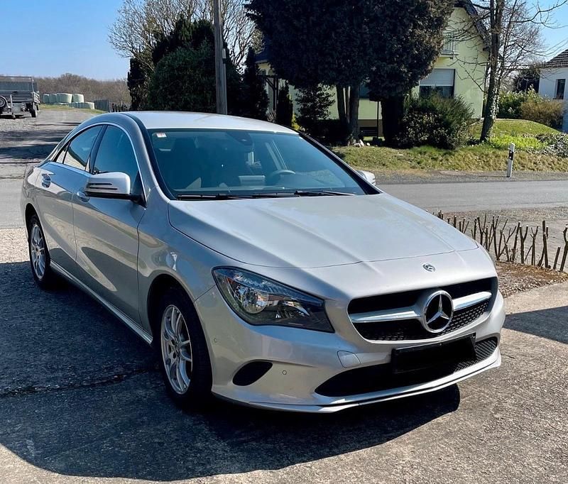 Gebraucht Mercedes CLA180 122 PS (89 kW) 2017 Silber Limousine