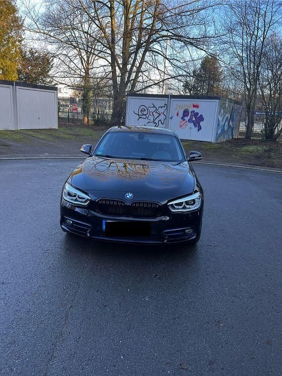 Schwarz Gebraucht 2016 BMW 118 Sport Line Kleinwagen | 12.400 € (Guter Preis) - Bild 1/4