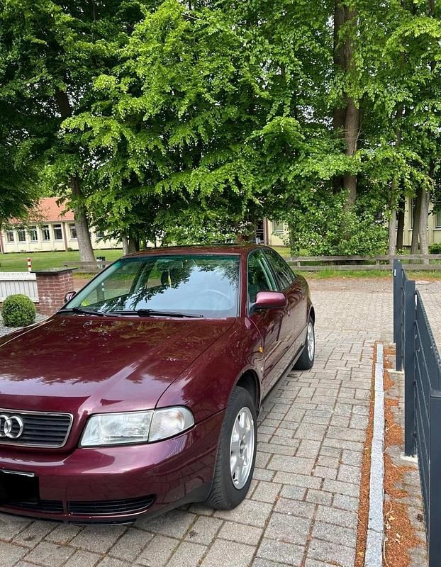 Rot Gebraucht 1997 Audi A4 Limousine | 750 € (Guter Preis) - Bild 1/4
